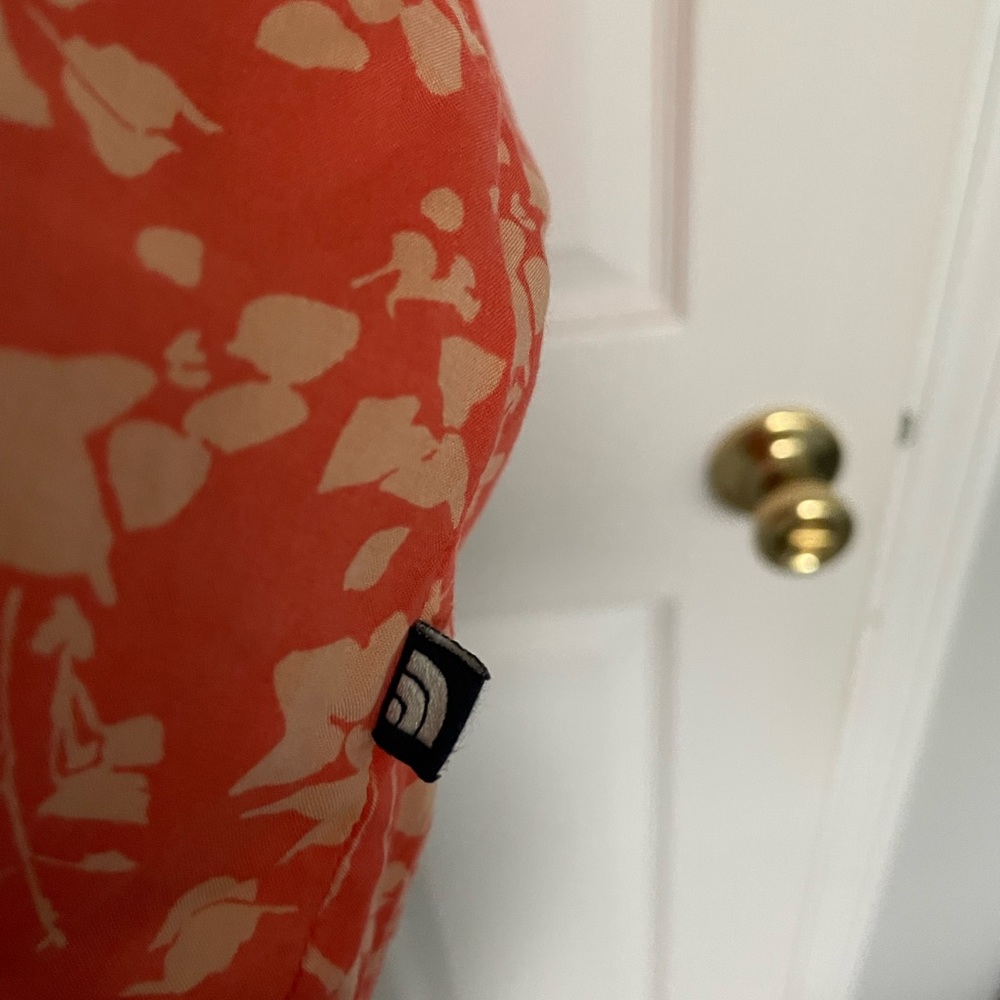 North face size medium blouse. - Picture 4 of 5